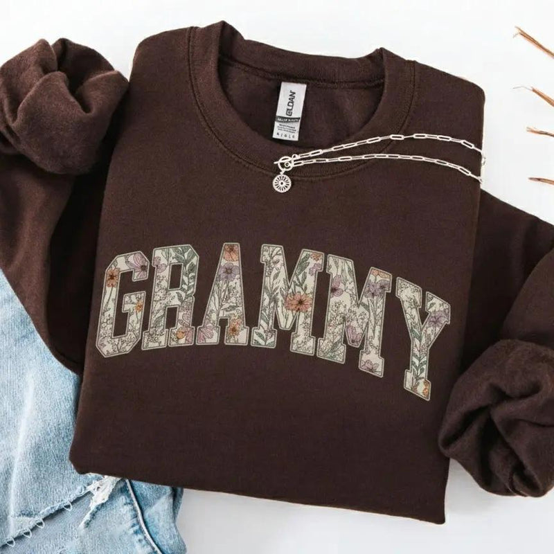 Personalized Grandma Sweatshirt, Floral Grandma Nana Mimi Gigi Auntie Mama Custom Name, Grandparent Christmas Gift for Women, Vintage Floral Varsity Style – GRAMMY