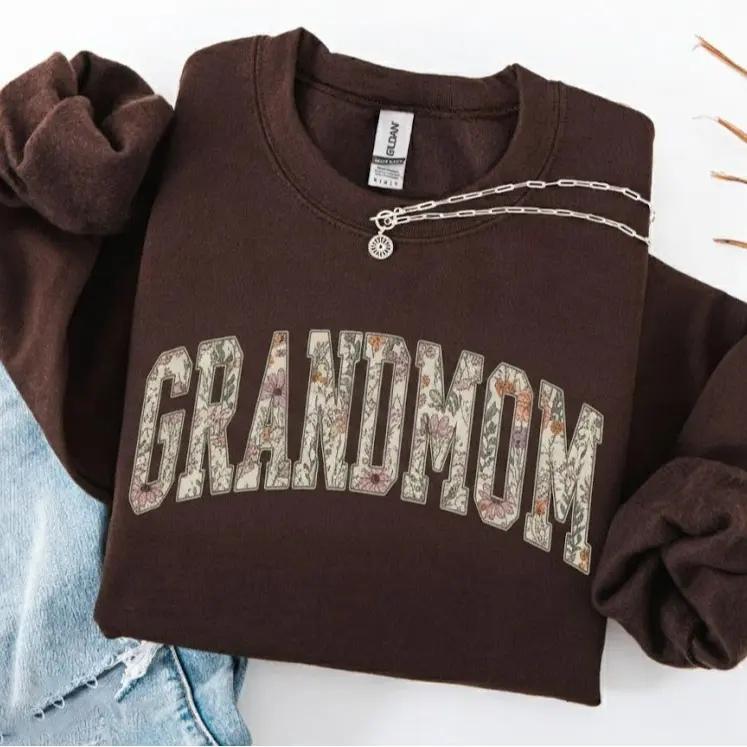 Personalized Grandma Sweatshirt, Floral Grandma Nana Mimi Gigi Auntie Mama Custom Name, Grandparent Christmas Gift for Women, Vintage Floral Varsity Style – GRANDMOM