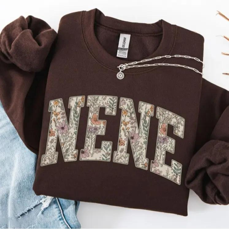 Personalized Grandma Sweatshirt, Floral Grandma Nana Mimi Gigi Auntie Mama Custom Name, Grandparent Christmas Gift for Women, Vintage Floral Varsity Style – NENE