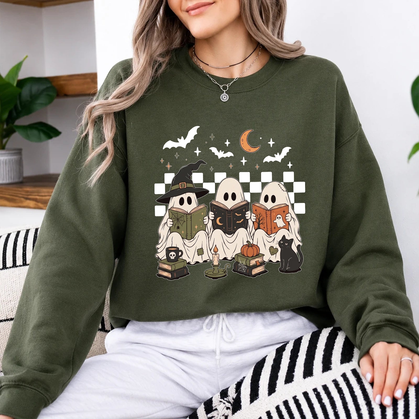 Halloween Book Lover Ghost Reading Club Sweatshirt Halloween Reader Women Cute Spooky Illustrated Design