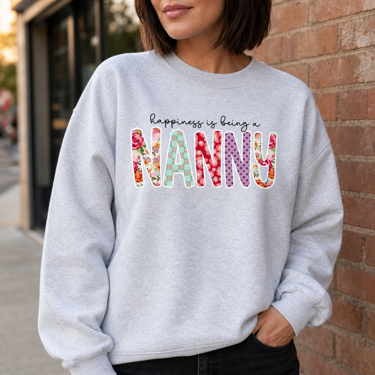 Personalized Grandma Nickname Sweatshirt, Floral Happiness Family Title Crewneck for Grammy Gigi Mimi Mom Aunt Abuela, Mother's Day Birthday Gift